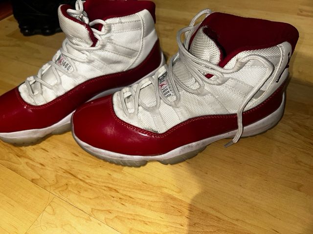 Jordan 11 Cherry Rojo Blanco