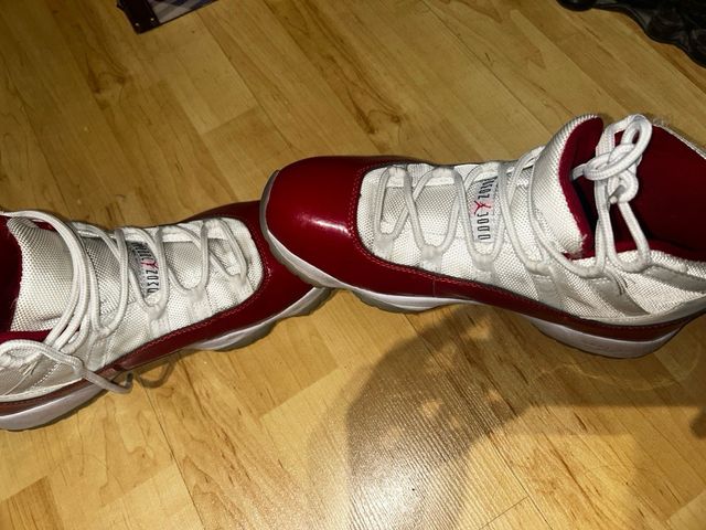Jordan 11 Cherry Rojo Blanco