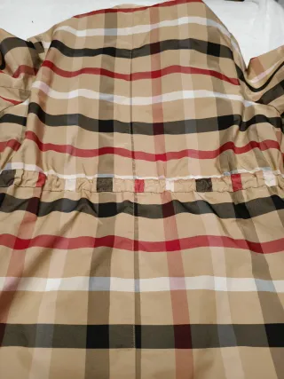 Cazadora de cuadros beige y roja y negra