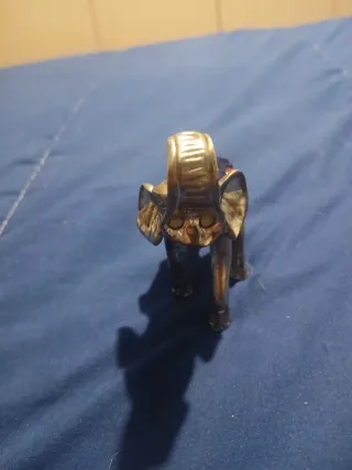 Elefantino in argento con segni d'usura