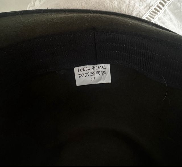 Sombrero lana verde con abalorio