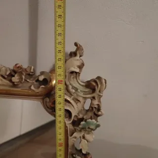 Specchio con cornice barocca dorata