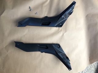 plásticos laterales negros benelli 125 (2022)