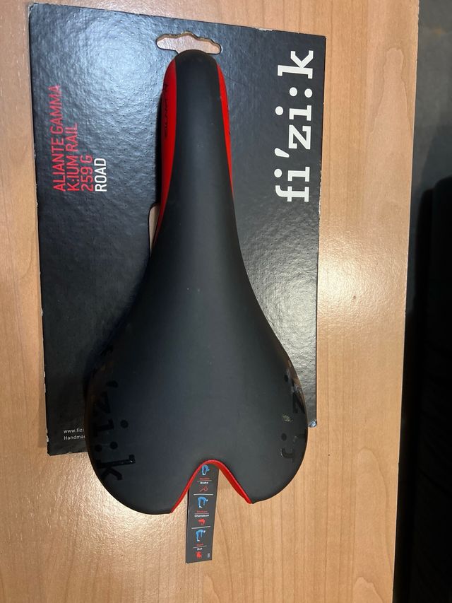 Sillín Fizik Aliante Gamma K:ium Negro/Rojo