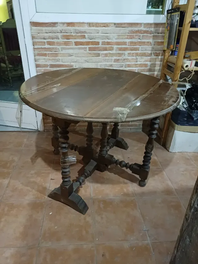 Mesa plegable redonda de madera