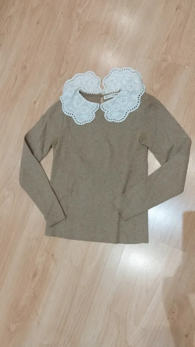 Jersey beige con cuello babydoll