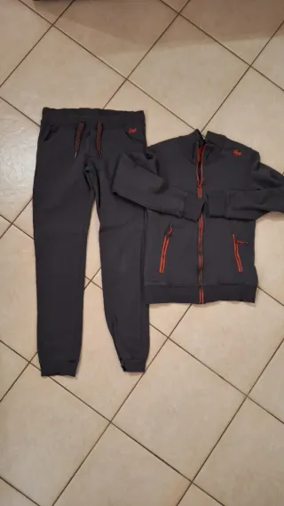 Tuta sportiva grigia donna felpata