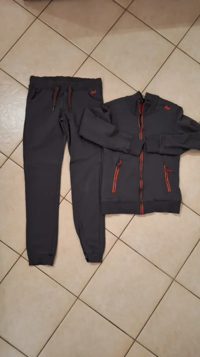 Tuta sportiva grigia donna felpata