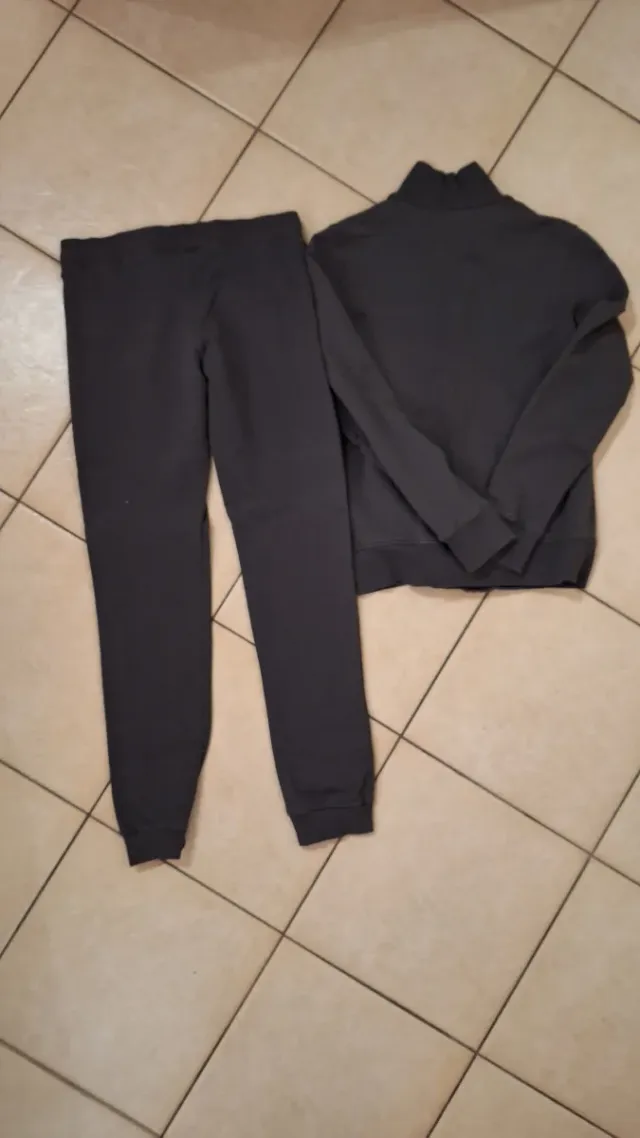 Tuta sportiva grigia donna felpata