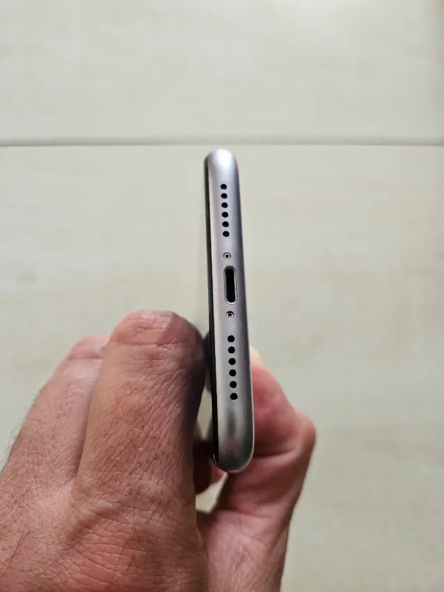 iPhone 11 64GB Morado