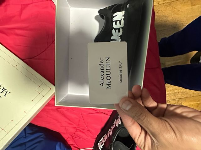 Zapatilla Alexander McQueen Negra Blanca