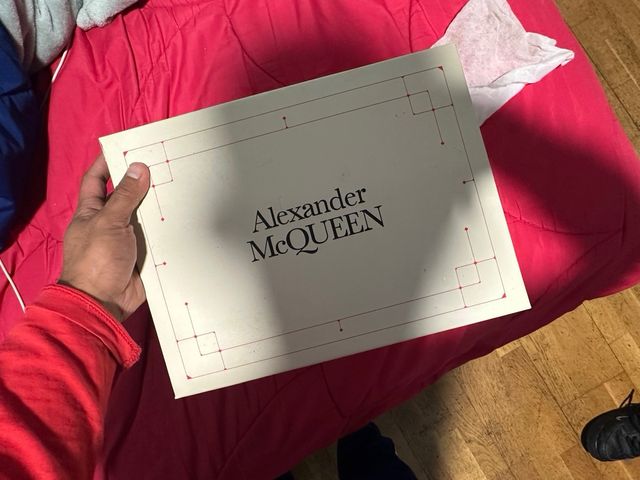 Zapatilla Alexander McQueen Negra Blanca