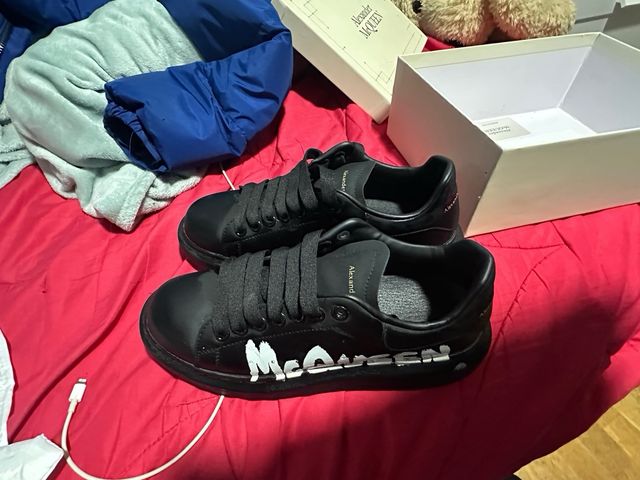 Zapatilla Alexander McQueen Negra Blanca