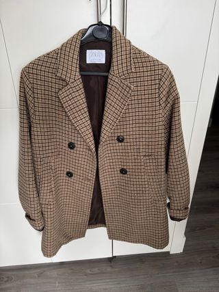 Abrigo cuadros Zara beige y marrón