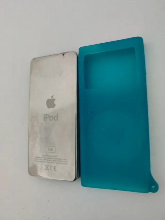 iPod Apple Negro y Funda Verde