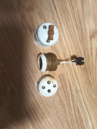 Enchufe porcelana y portalámparas