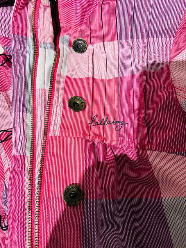 Abrigo Billabong cuadros rosa y morado