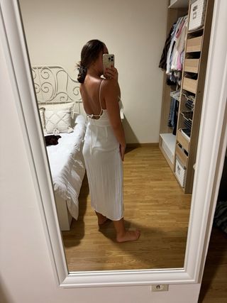 Vestido blanco con tirantes de anillas