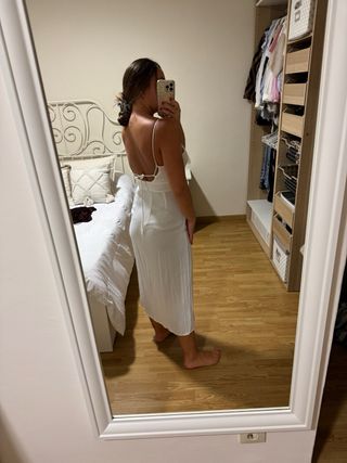 Vestido blanco con tirantes de anillas