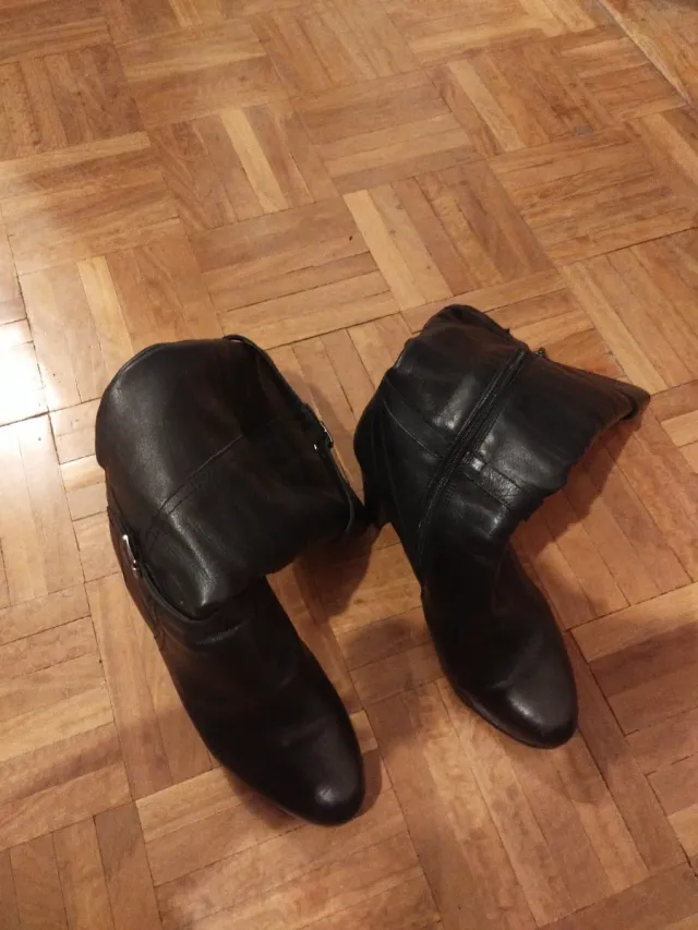 Botas altas de tacón negras