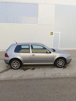 Volkswagen Golf 2004
