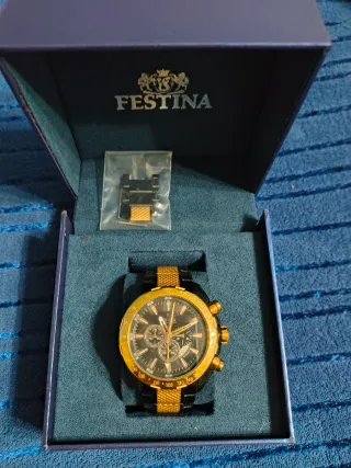 Reloj Festina Cronógrafo Negro y Dorado