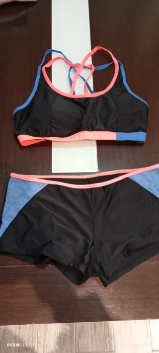 Conjunto deportivo mujer top y shorts