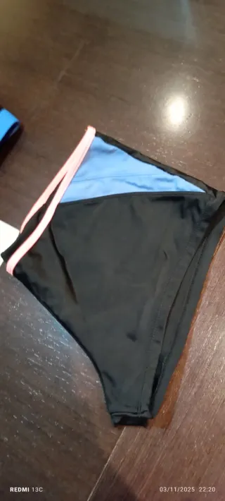 Conjunto deportivo mujer top y shorts