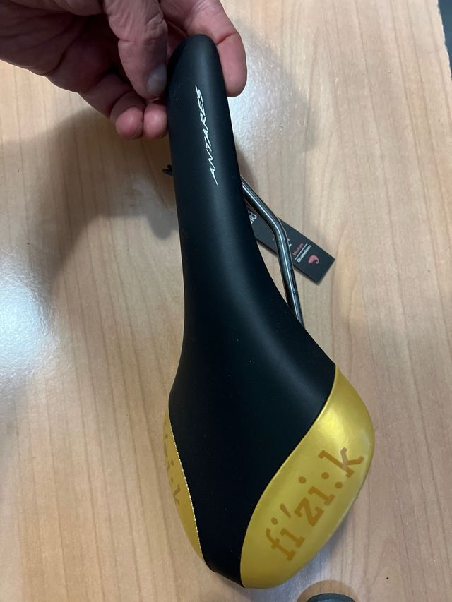 Sillín Fizik Antares Negro/Dorado