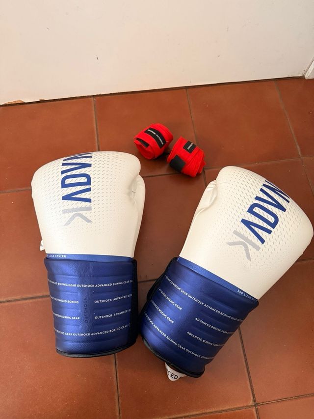 Guantes de boxeo ADV K con vendas rojas