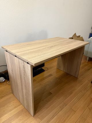 Escritorio de madera en perfecto estado