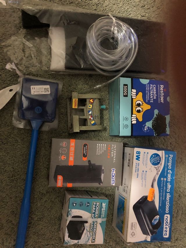 Lote acuario: bombas, filtro carbón, etc.