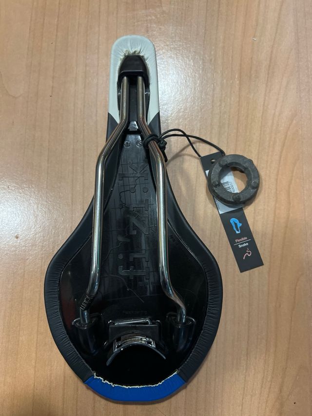 Sillín Fizik Tundra 2 Negro/Azul