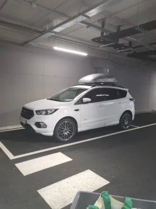 Baúl de 425l. y barras Ford Kuga, originales.