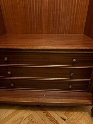 Ropero antiguo de madera