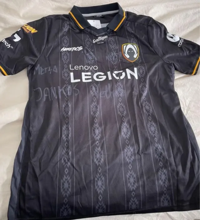 Camiseta Heretics LEC firmada