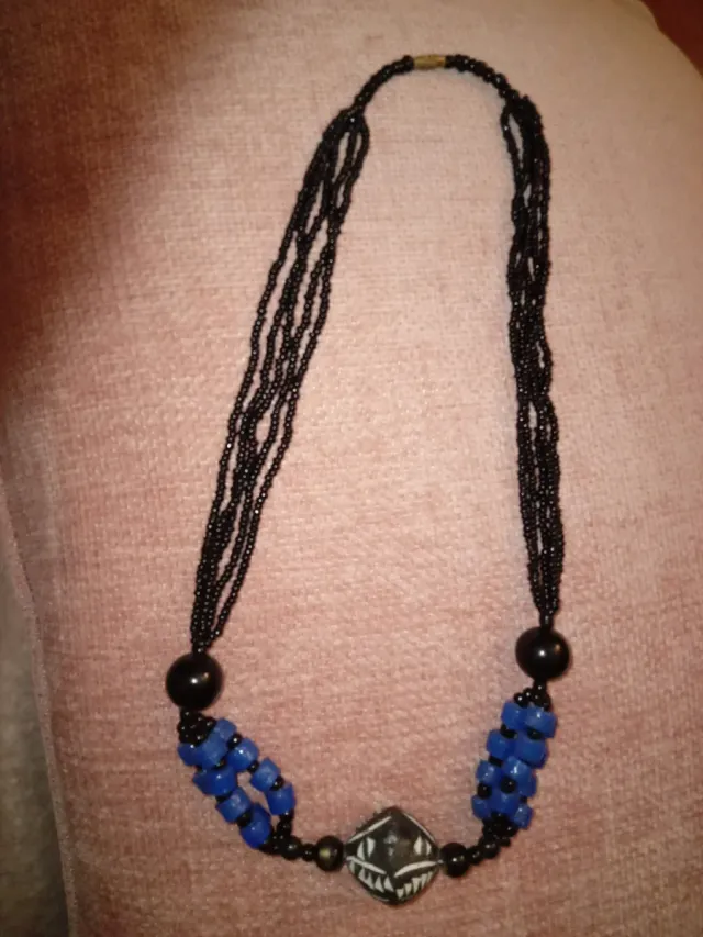 Collar étnico con cuentas