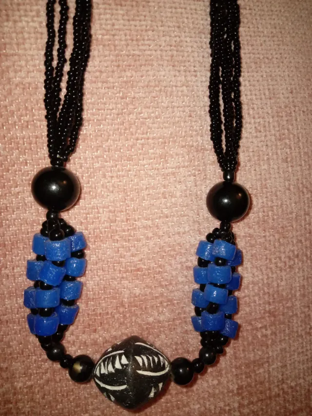 Collar étnico con cuentas
