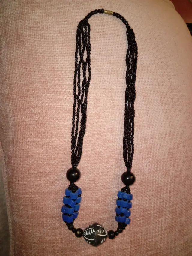 Collar étnico con cuentas