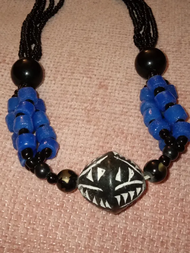 Collar étnico con cuentas