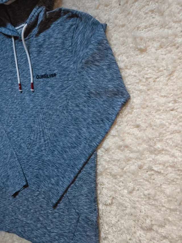 Camiseta Quiksilver fina con capucha