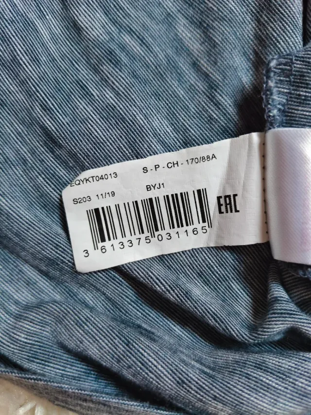 Camiseta Quiksilver fina con capucha