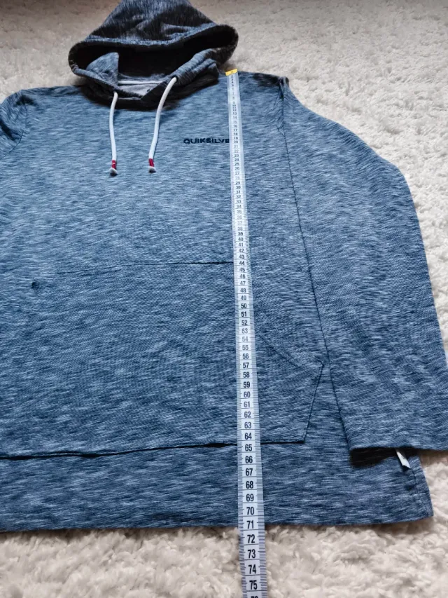 Camiseta Quiksilver fina con capucha