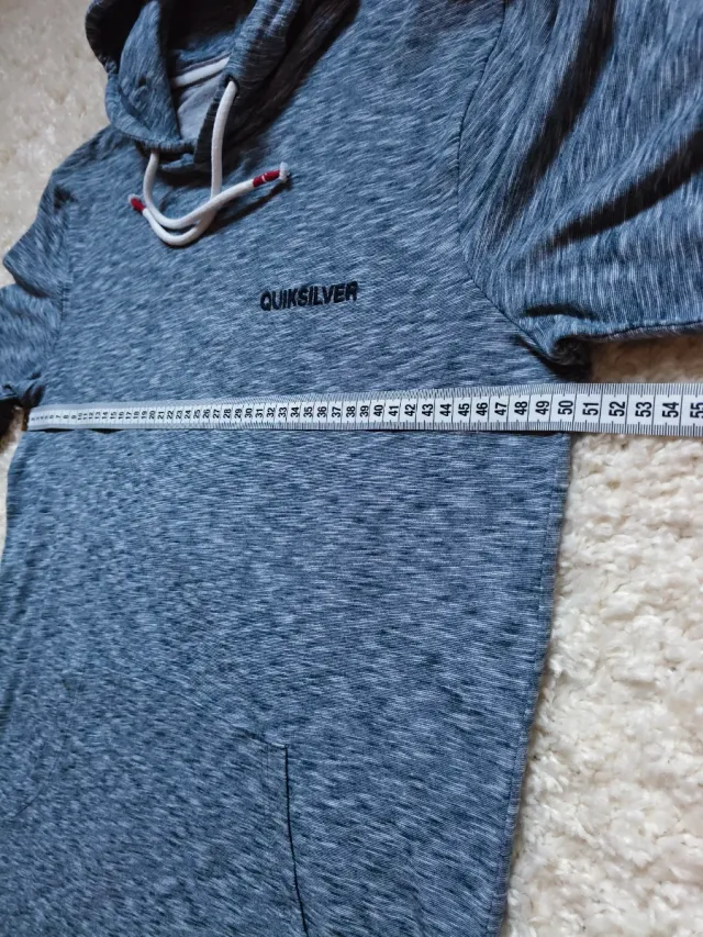 Camiseta Quiksilver fina con capucha