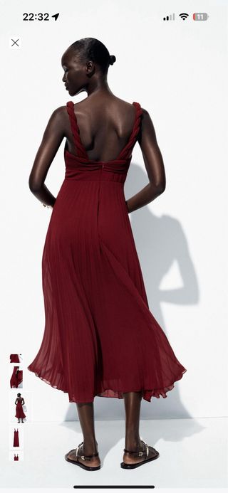 Vestido midi plisado Zara burdeos