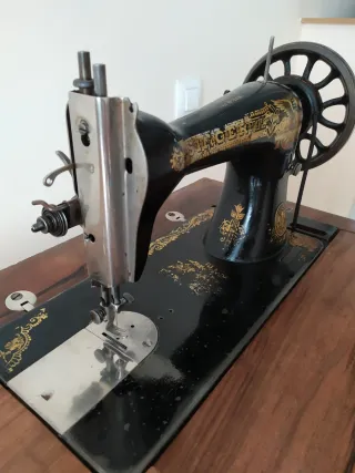 Máquina de coser Singer antigua