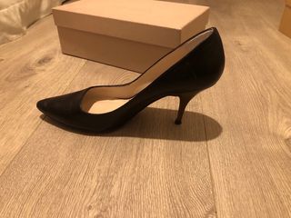 Zapatos estileto negros tacón dorado talla 40