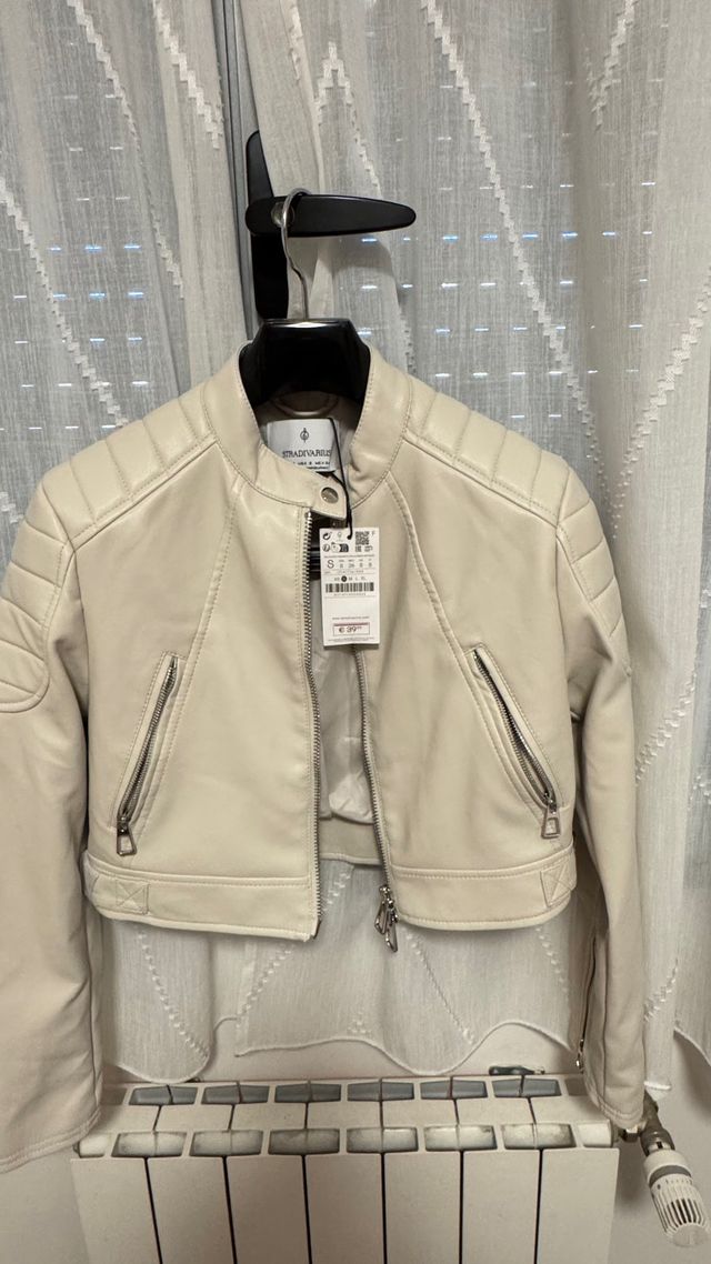 Cazadora efecto piel Stradivarius S/36