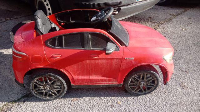 Cochecito eléctrico infantil