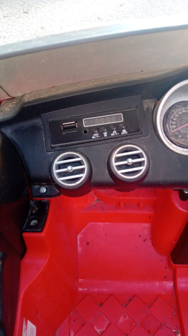 Cochecito eléctrico infantil